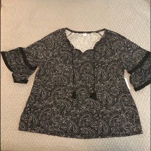 XXL Old Navy Black and White Top